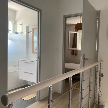 Дом отдыха Maison, Piscine Centreville 4 Hotes *